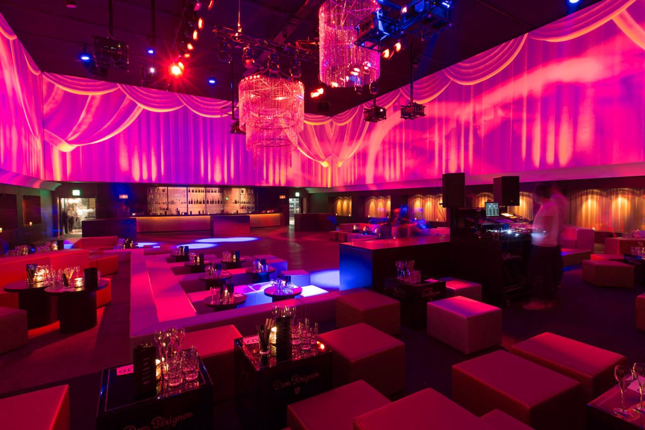 Late Night Ends Early for Some New York Clubbers - The New York Times